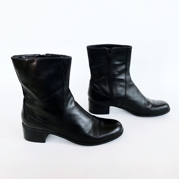 Stunning Retro Black Polished Leather Heeled Boots - Picture 2 of 6